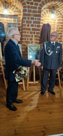 W dniu dzisiejszym (07.11.2024r) w Muzeum I Galerii &quot;BRAMA&quot; odbył się wernisaż 40 LAT PASJI ST.CHOR.SZTAB. W ST. SPOCZ. JERZEGO DĄBROWSKIEGO