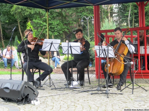 Zapraszamy do obejrzenia fotorelacji z koncertu “KLASYCZNIE I ROMANTYCZNIE”