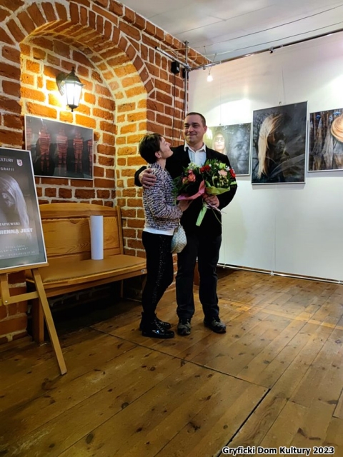 KOBIETA ZMIENNĄ JEST - relacja z otwarcia wystawy w Muzeum i Galerii &quot;Brama&quot;